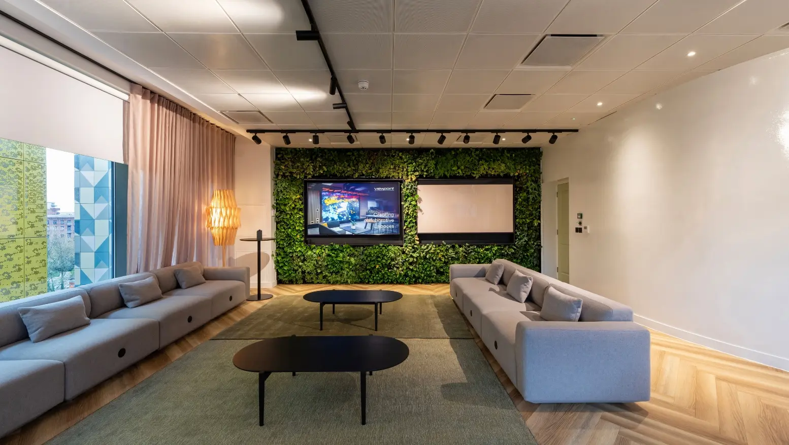 Autotrader relaxed meeting area
